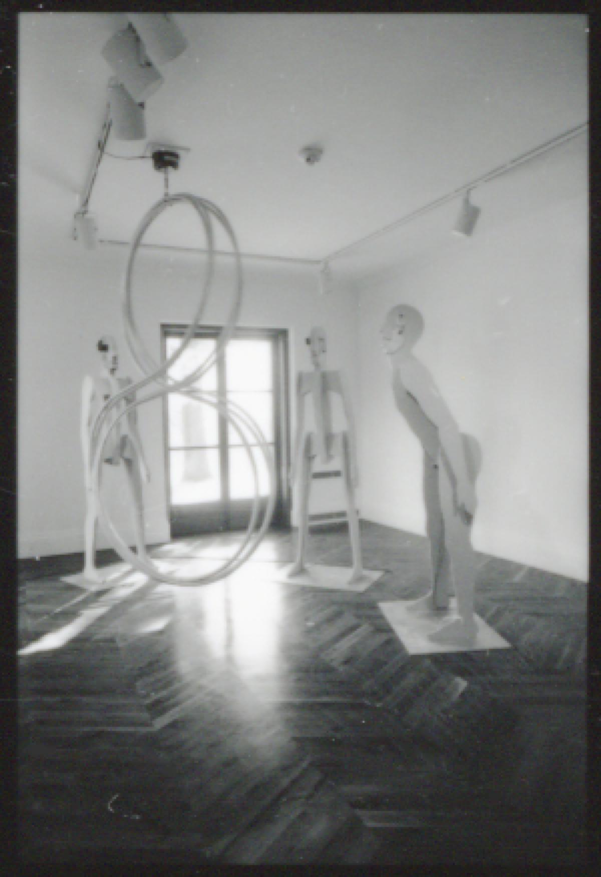 Jonathan Borofsky,<em> Figure 8 with Three Chattering Men</em>, 1986 (installation view, 1987)