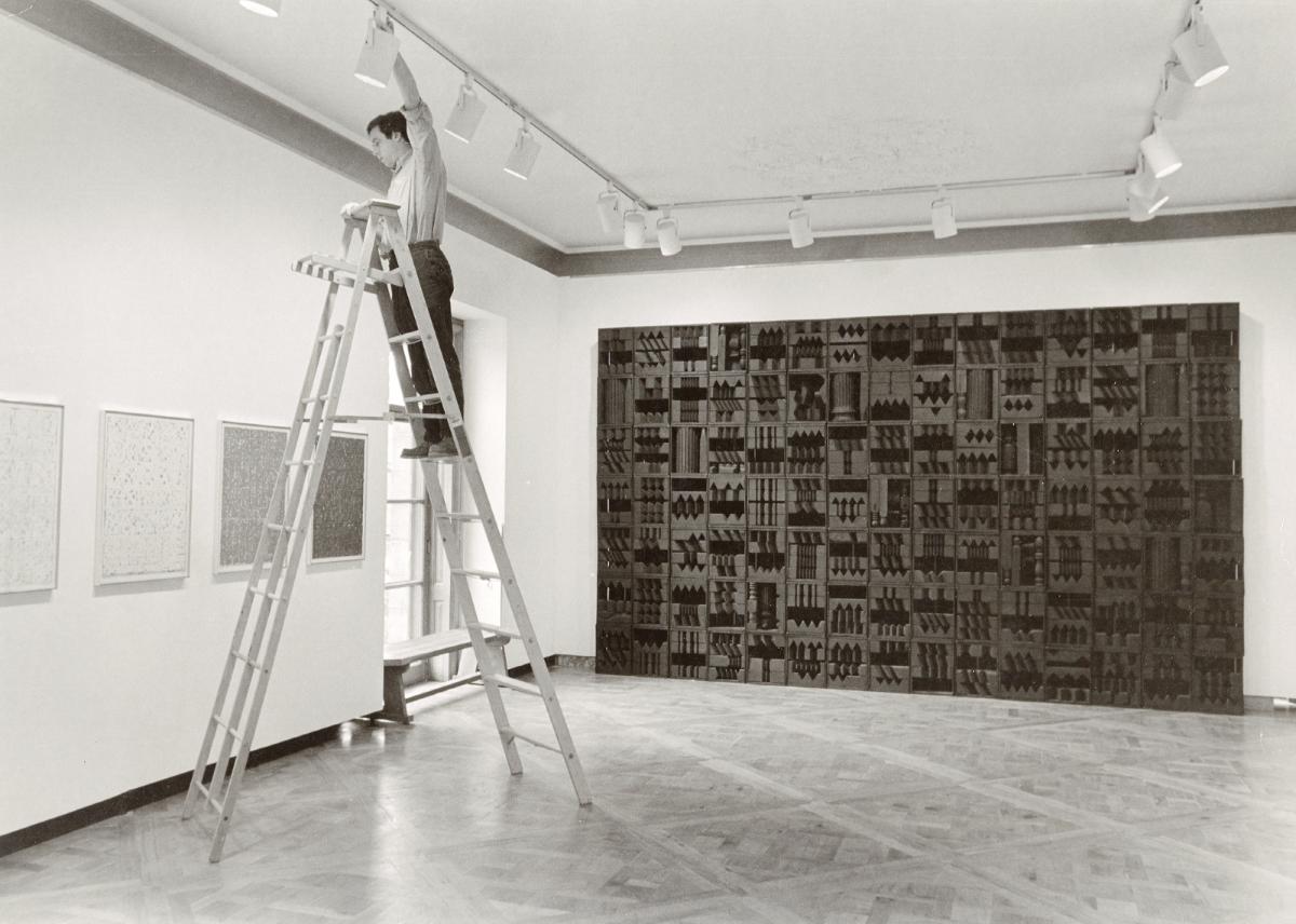 Louise Nevelson, <em>Luminous Zag: Night</em>, 1971 (installation view with David Collens, 1975)