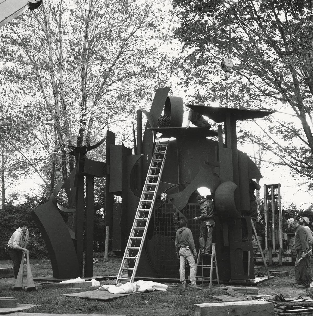  Louise Nevelson, <em>City on the High Mountain</em>, 1983 (installation view, 1984)