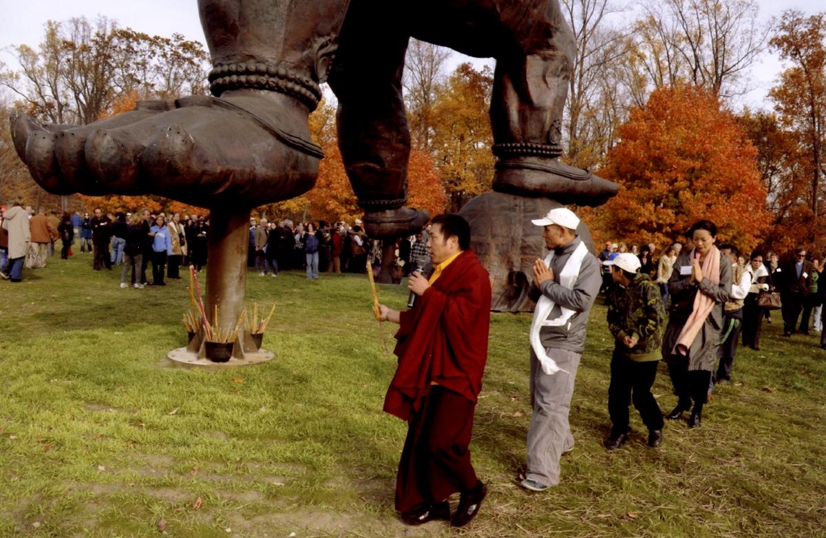 Zhang Huan at the <em>Three Legged Buddha </em>dedication ceremony, 2010 