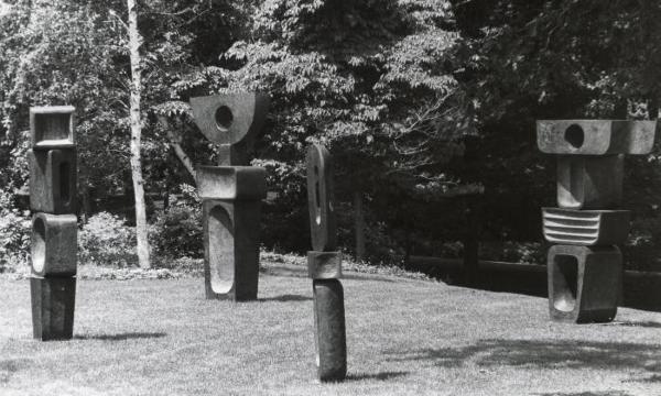 Barbara Hepworth, <em>Barbara Hepworth </em>(installation view, 1982)