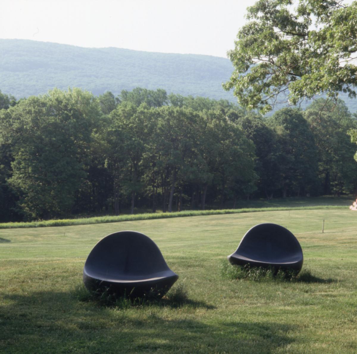 Louise Bourgeois,<i> <em>Eye Benches I</em>, </i>1996-97 (installation view, 2007)