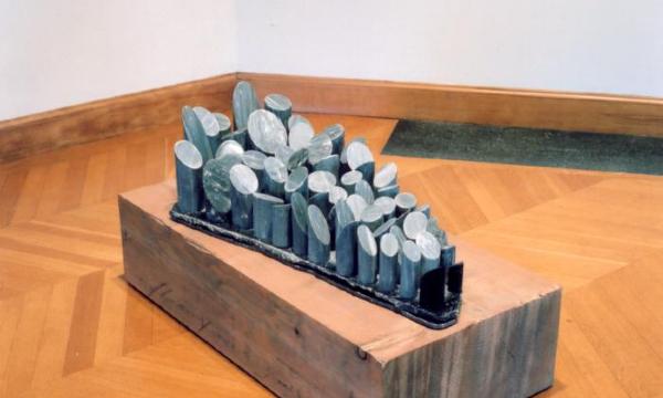 Louise Bourgeois, <em>Gray Fountain</em>, 1970-71 (installation view, 2007)