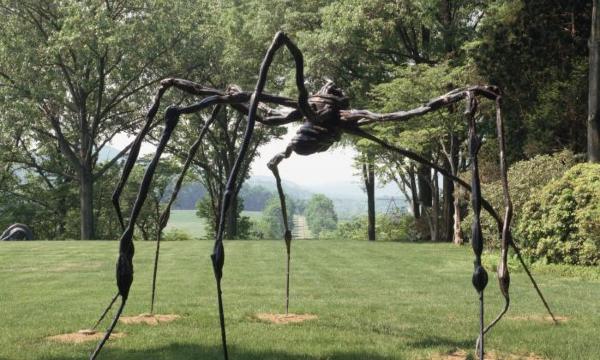 Louise Bourgeois, <em>Spider</em>, 1996 (installation view, 2007)
