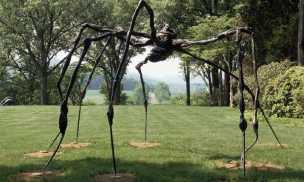 Louise Bourgeois, <em>Spider</em>, 1996 (installation view, 2007)