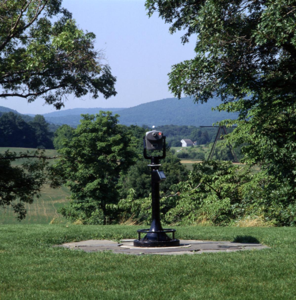 John Knight,&nbsp;<i>87&ordm;</i>, 1997&ndash;99<br />
(installation view)