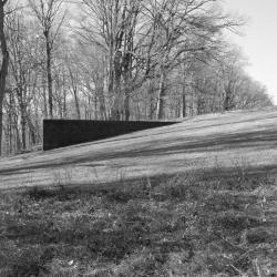 Richard Serra, <i>Schunnemunk Fork</i>, 1990&ndash;91 (installation view, 2011)