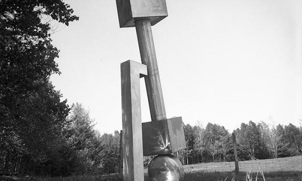<em>Cubi XXI </em>(1964), Bolton Landing, NY, c. 1964