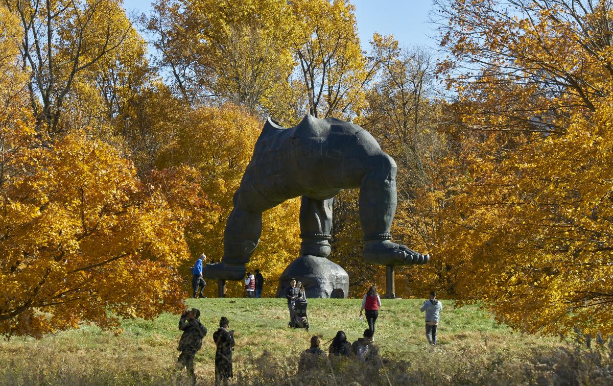 Zhang Huan,<em>&nbsp;</em><i>Three Legged Buddha</i>, 2007 (installation view, 2018)