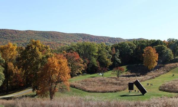 Menashe Kadishman,<i> Suspended</i>, 1977, North Woods to Museum Hill, Storm King Art Center (installation view, 2016)