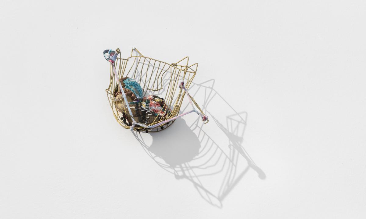 Untitled (“A vida não me assusta” series)